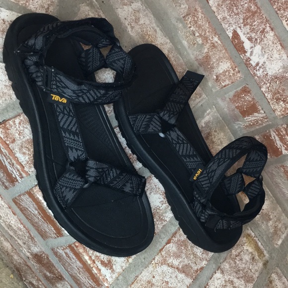 Teva men's size 10 Hurricane XLT2 gray & black
